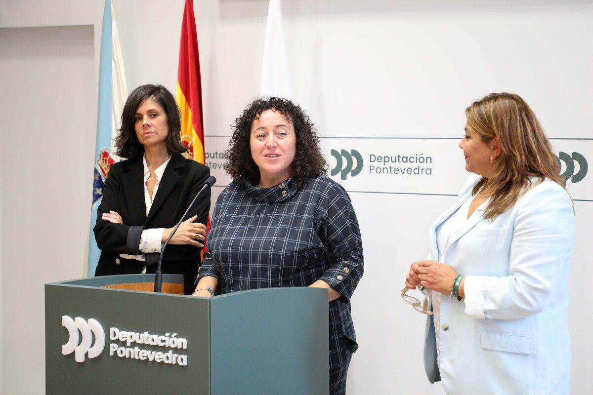 Elena García Román, Nati Juncal e Sandra Bastos en la presentación de los premios Mulleres no Foco