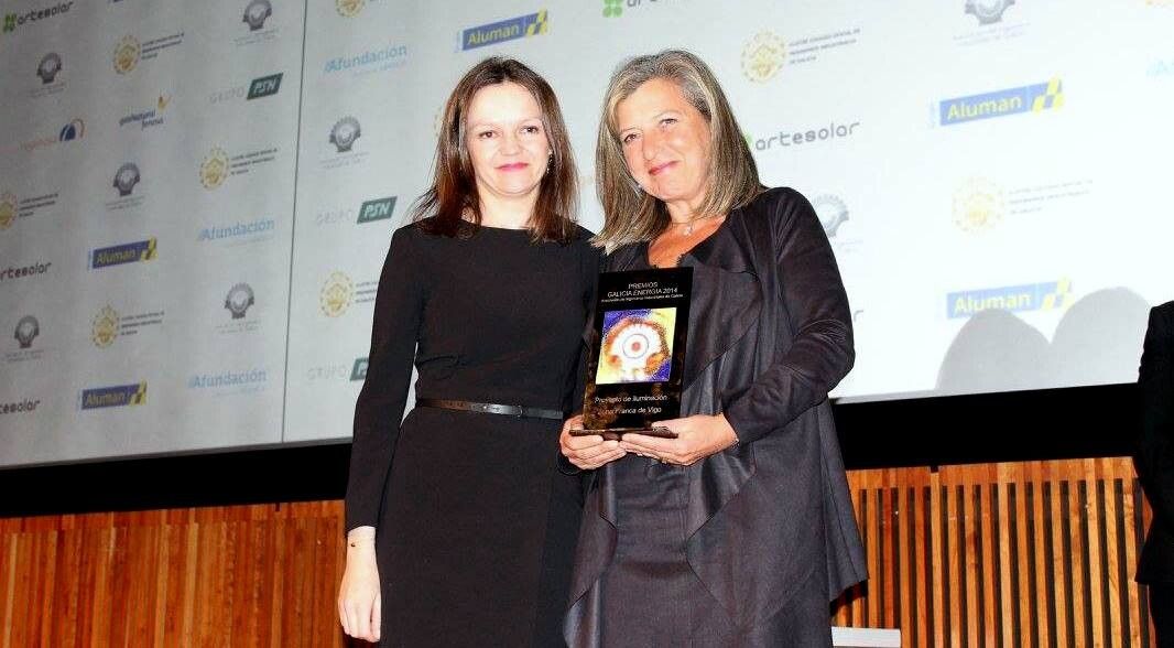 Teresa Pedrosa recibiendo un premio como delegada del Estado en la Zona Franca de Vigo