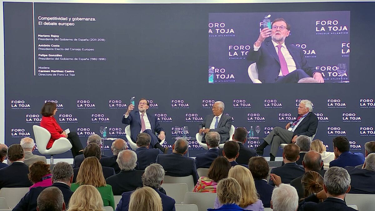 Mariano Rajoy expone su problema con el tapón de las botellas a António Costa y Felipe González