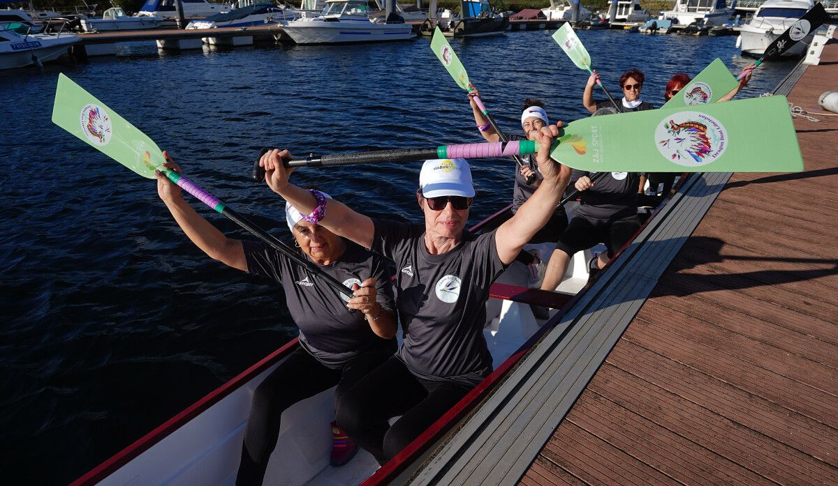 Entrenamiento del equipo de Dragon Boat BCS Libélulas