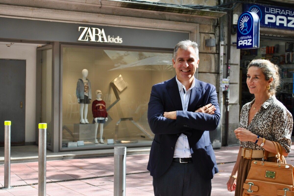 Rafa Domínguez y Silvia Junco, en los polémicos bolardos de la Peregrina