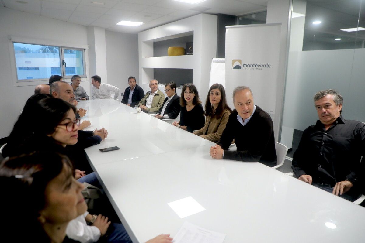 Encontro de María Jesús Lorenzana con empresarios do polígono empresarial de Ponte Caldelas