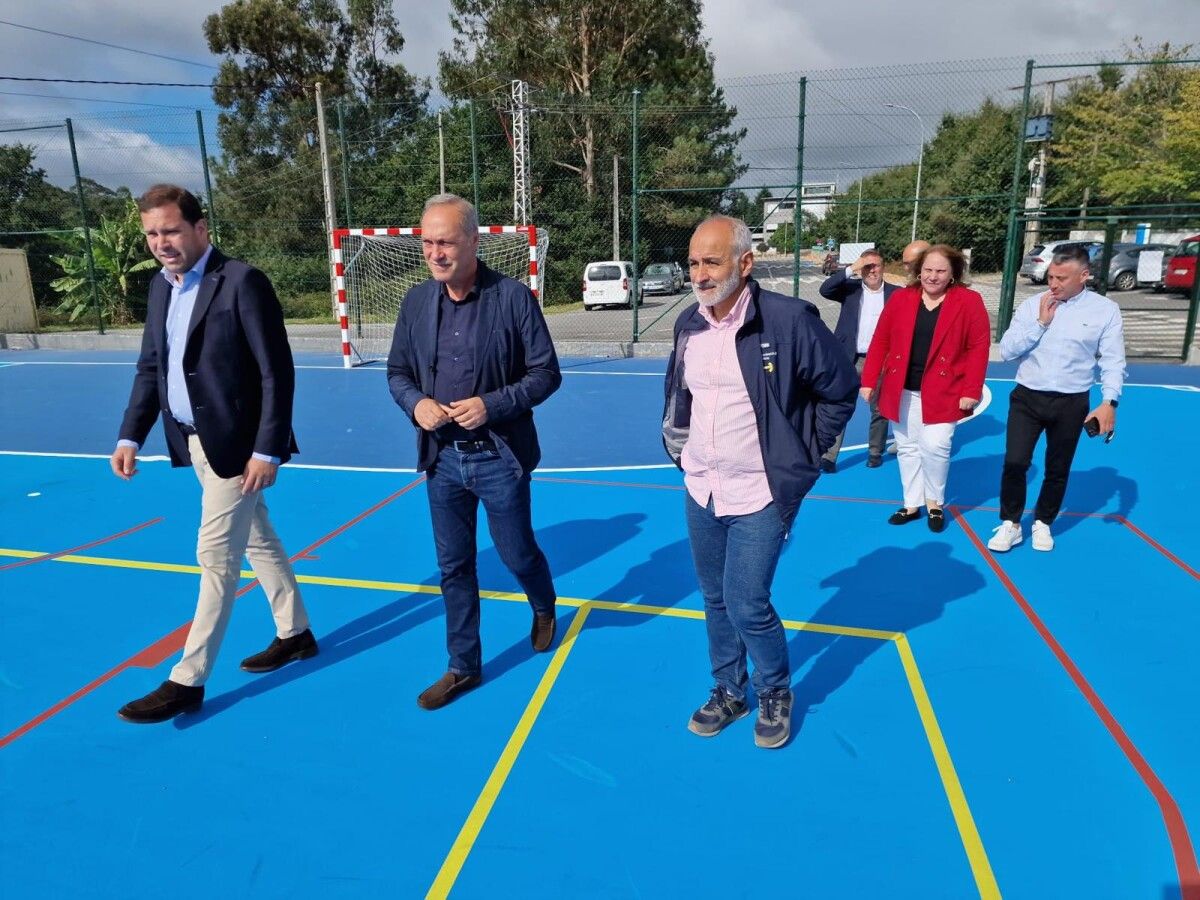 Agustín Reguera, Perfecto Rodríguez, Daniel Benavides y Jorge Cubela, en la pista polideportiva de Tenorio