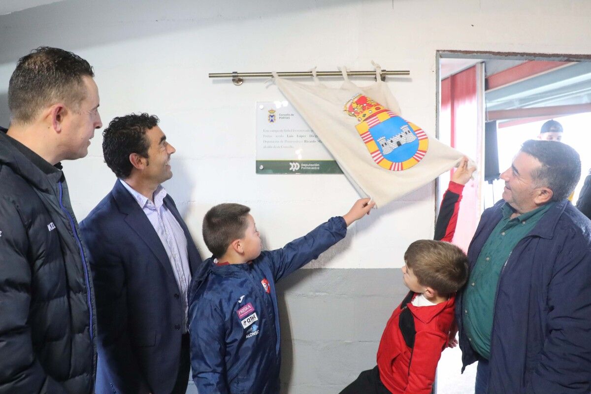 Inauguración del campo de fútbol de Romai, en Portas