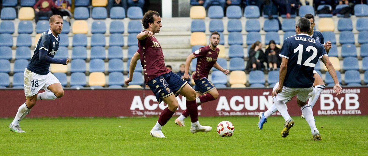 Partido de liga entre Pontevedra y Marino de Luanco en Pasarón