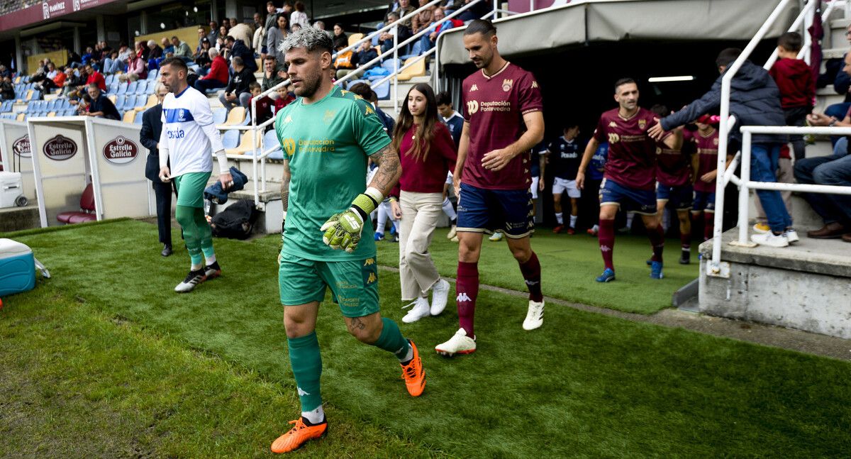 Partido de liga entre Pontevedra e Marino de Luanco en Pasarón