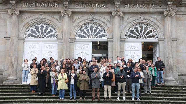 Minuto de silencio na Deputación de Pontevedra polo crime machista de Moaña