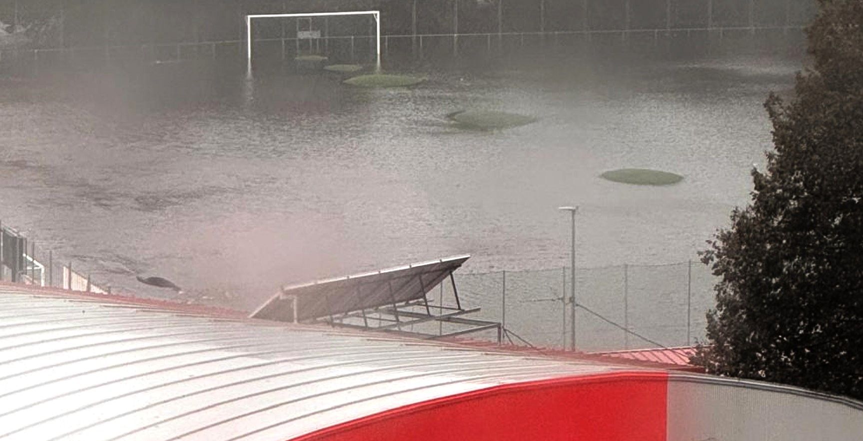 Inundación del campo de fútbol de Chan da Barcia