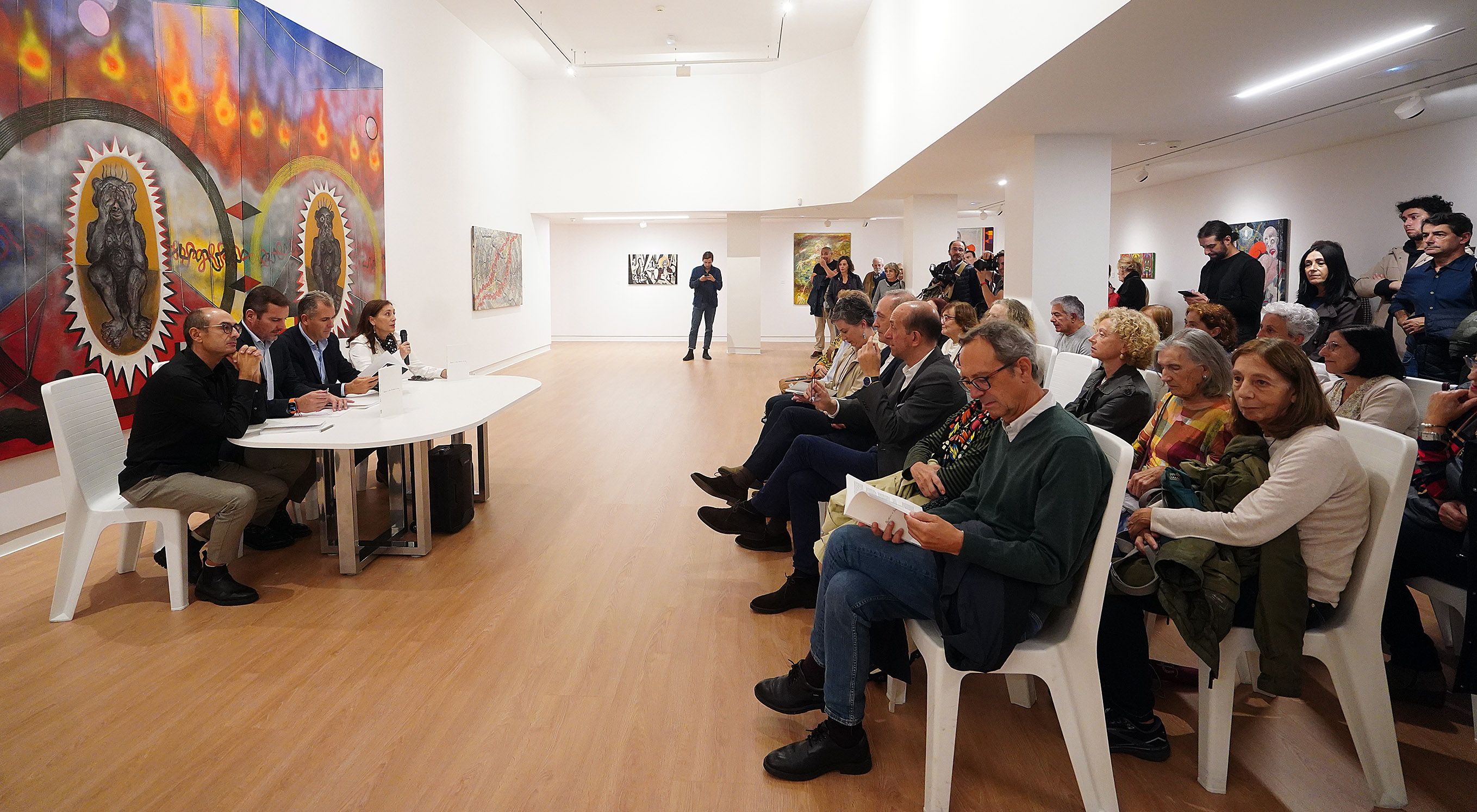 Presentación del catálogo de la exposición 'Misterio+Luz=Pintura Vida'