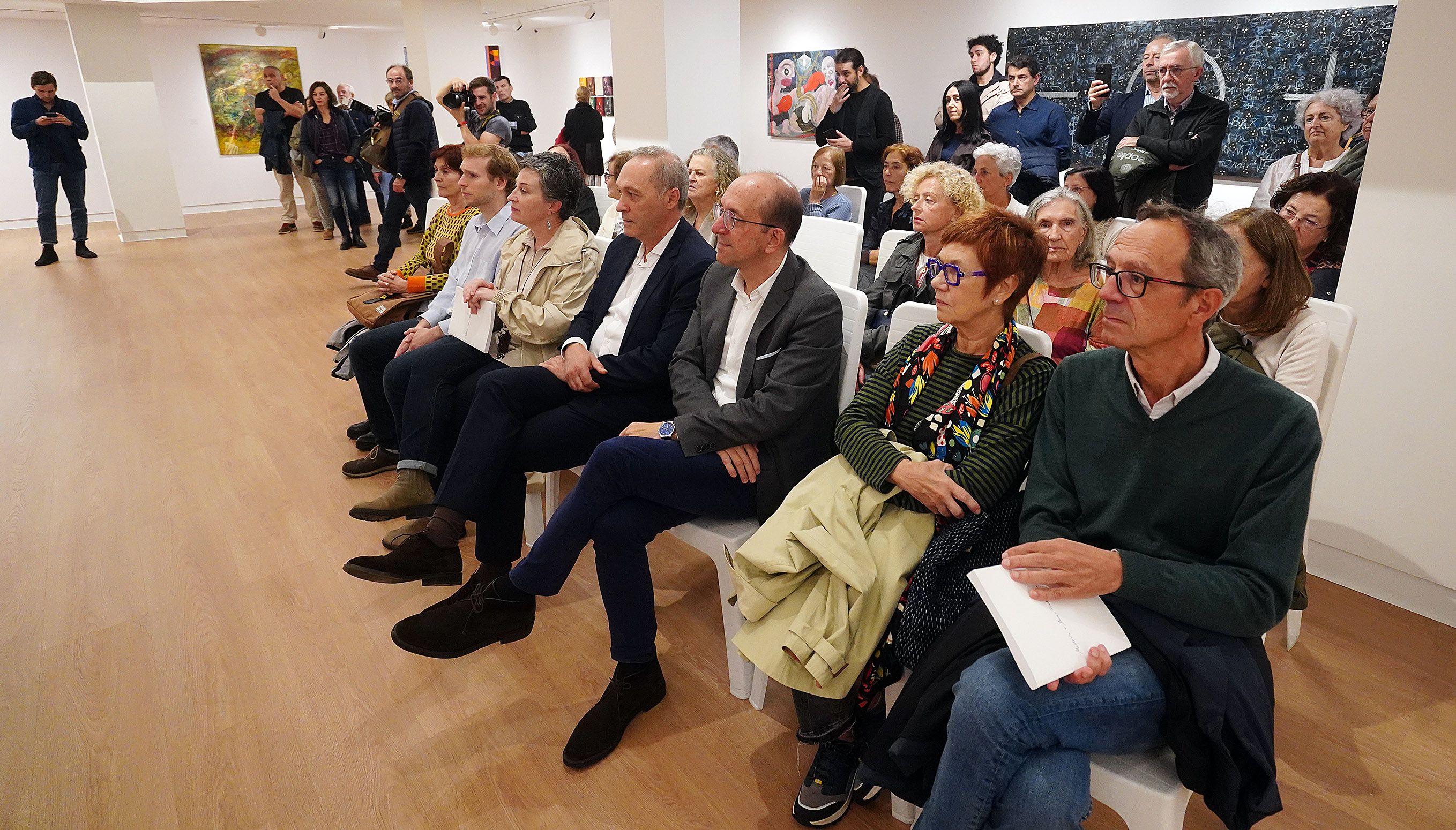 Presentación del catálogo de la exposición 'Misterio+Luz=Pintura Vida'