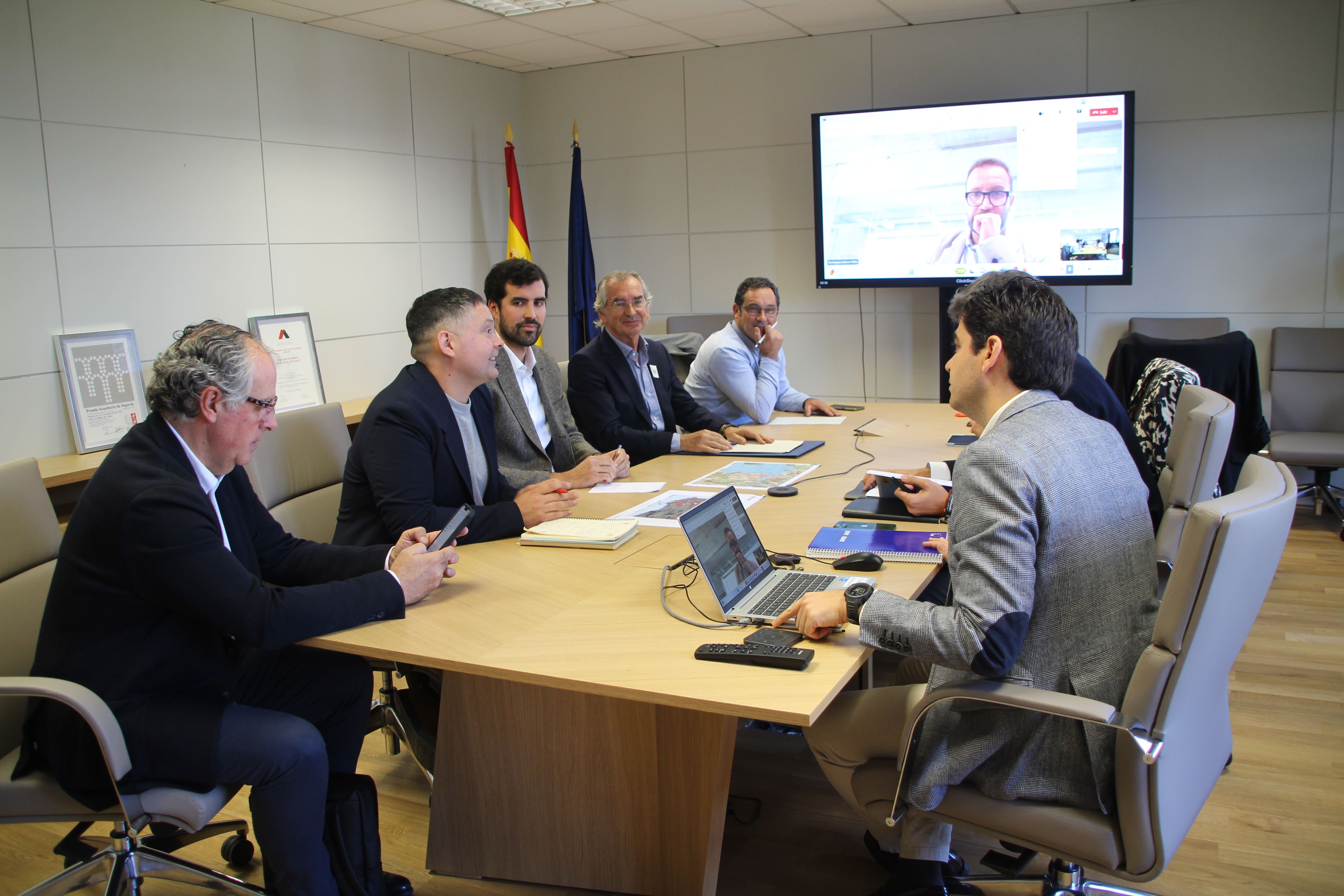 El alcalde de Soutomaior con el director general de Carreteras