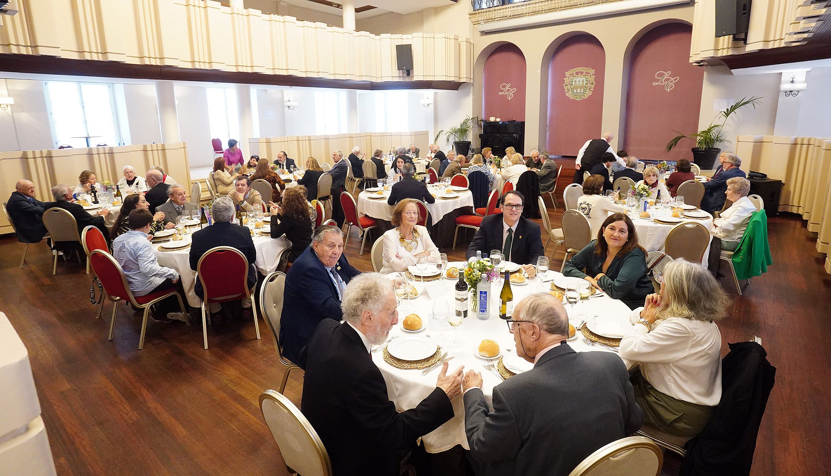 Homenaje a los nuevos socios de honor del Liceo Casino de Pontevedra