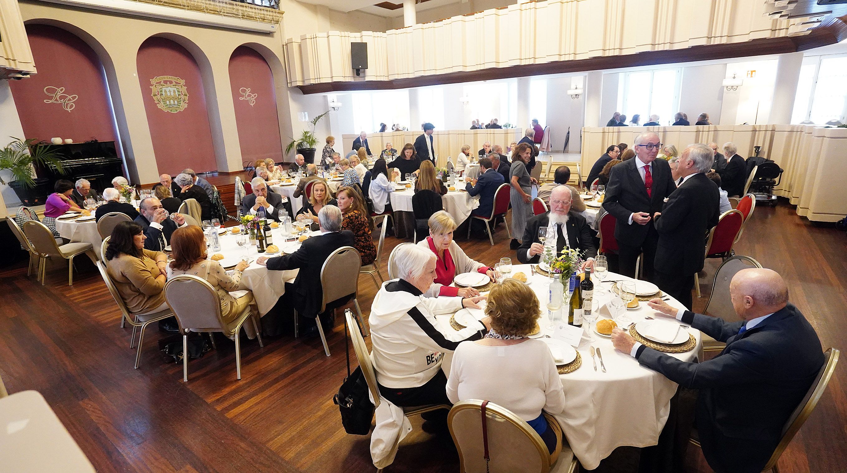 Homenaje a los nuevos socios de honor del Liceo Casino de Pontevedra