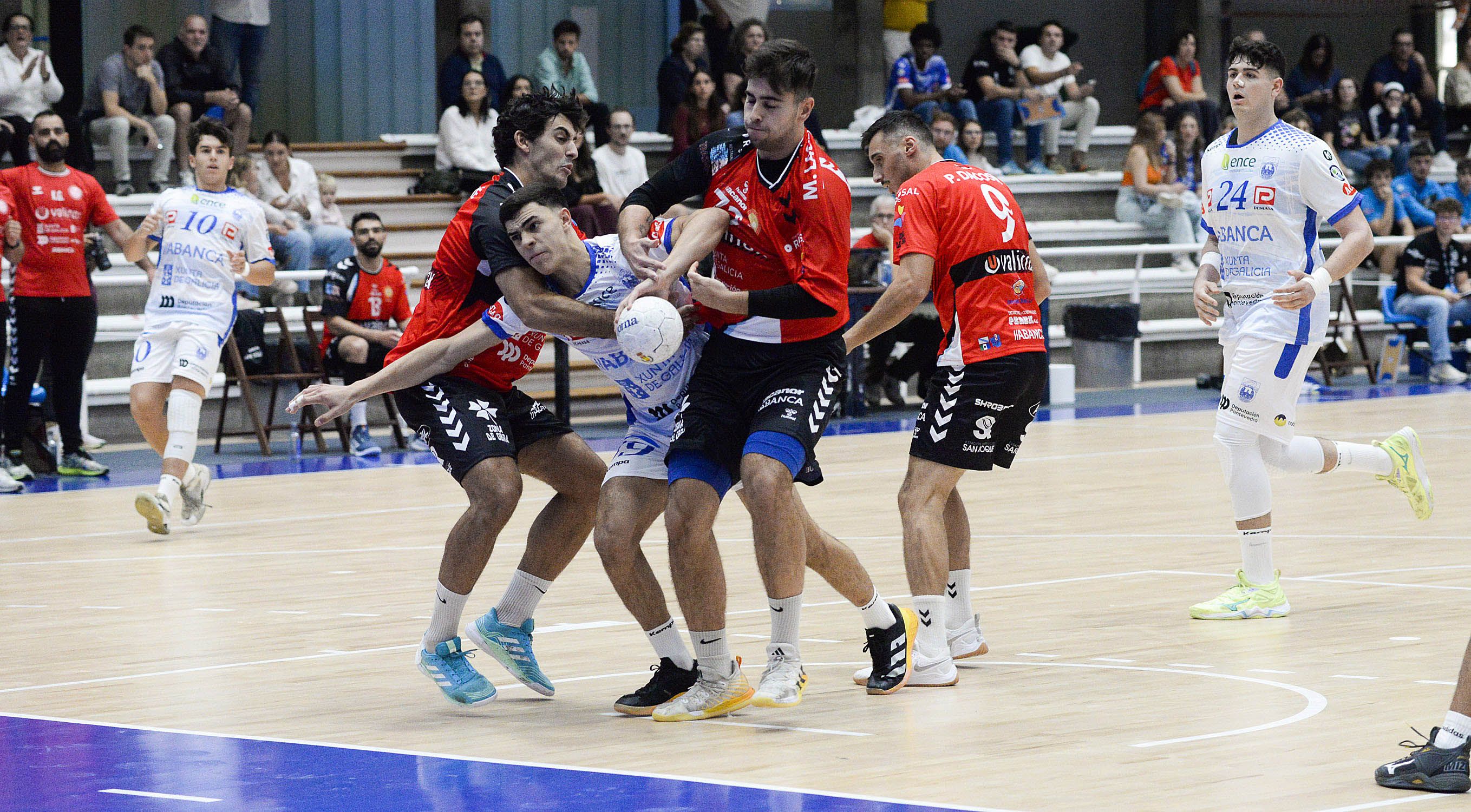 Partido entre Cisne y Atlético Novás en el Pavillón Municipal