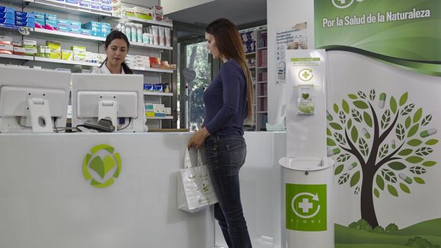 Punto Sigre para reciclar medicamentos en una farmacia