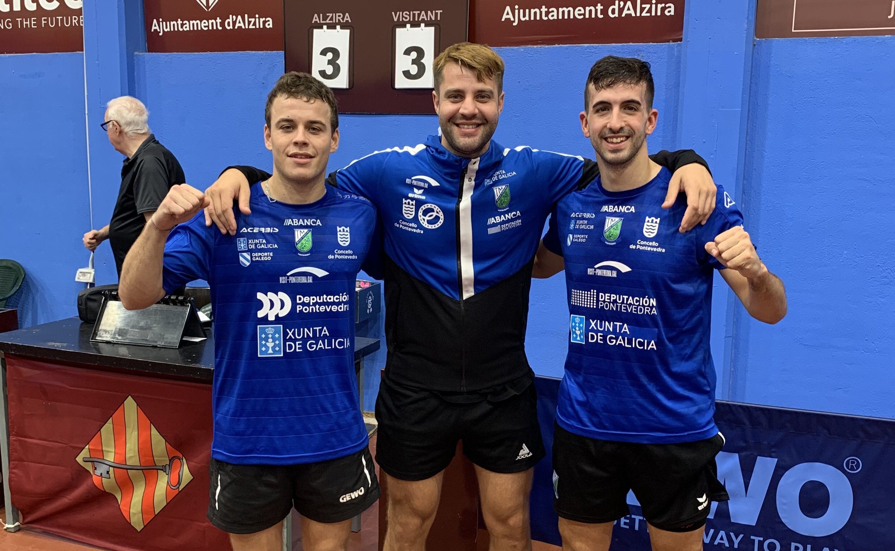 Gonçalo Gomes, Nico Galvano e Miguel Ángel Vílchez tras o empate entre Alzira e Monte Porreiro