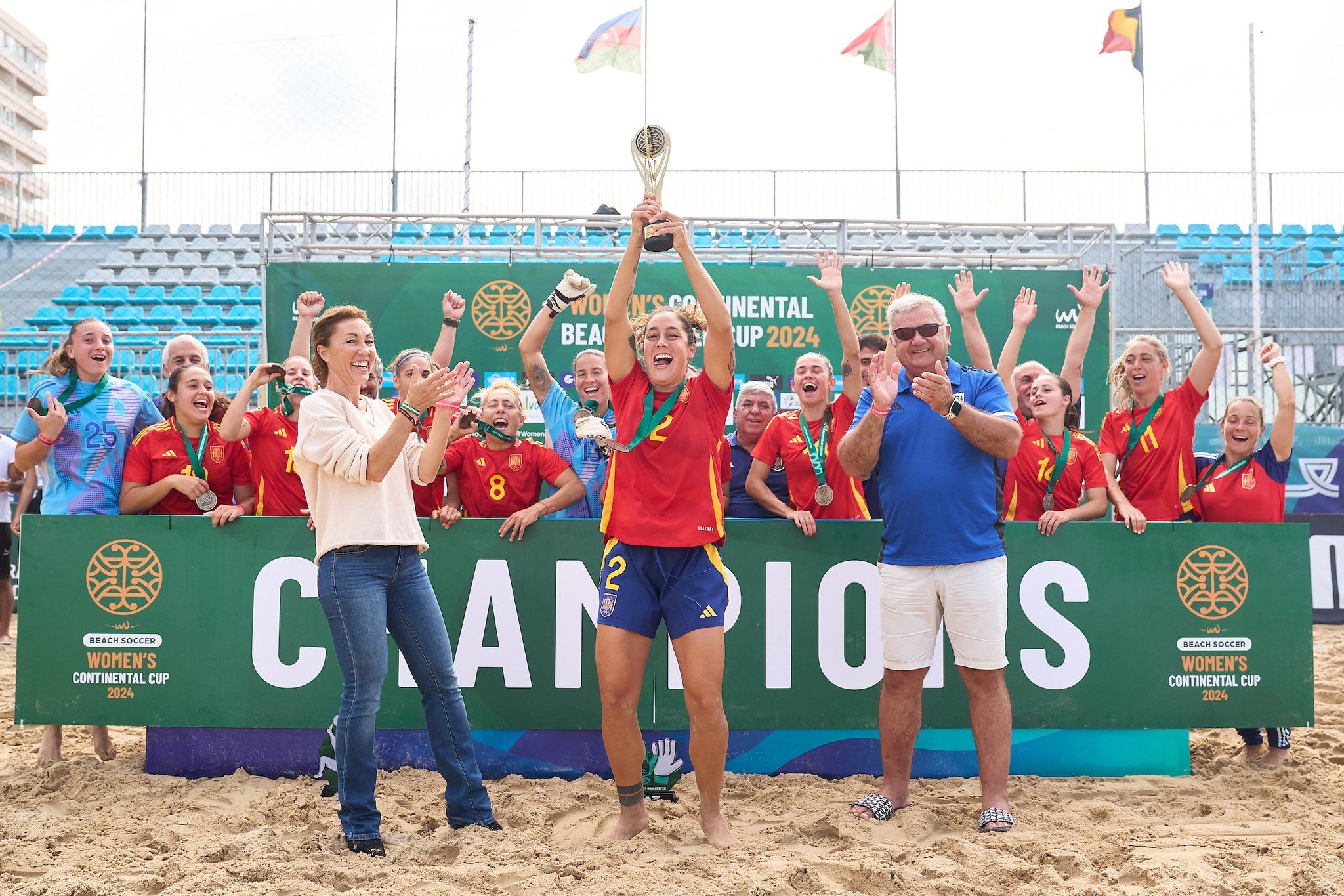 Andrea Mirón levanta o título da Continental Cup en Cádiz