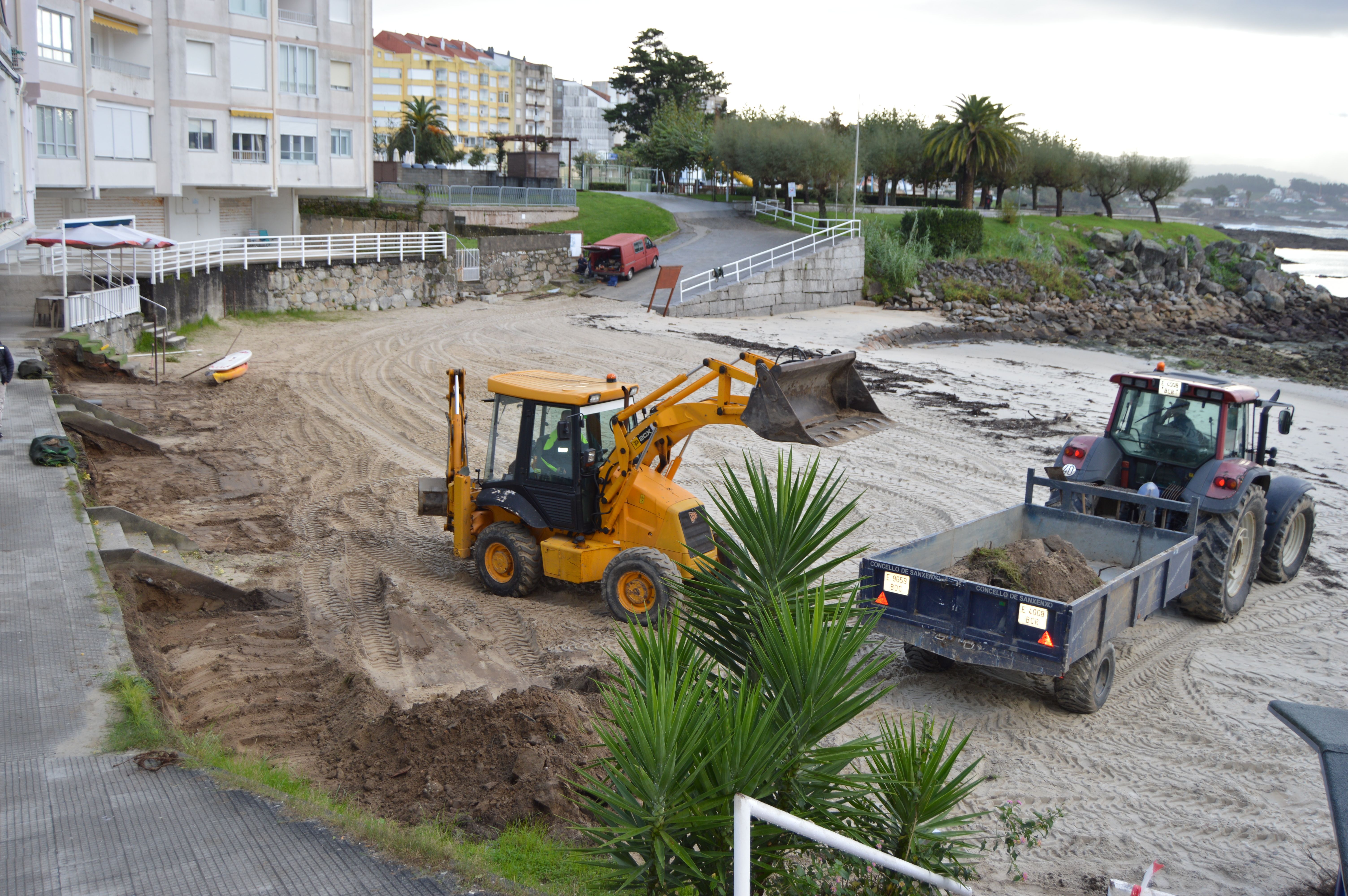 Obras de construcción de una pasarela en la Playa de Panadeira