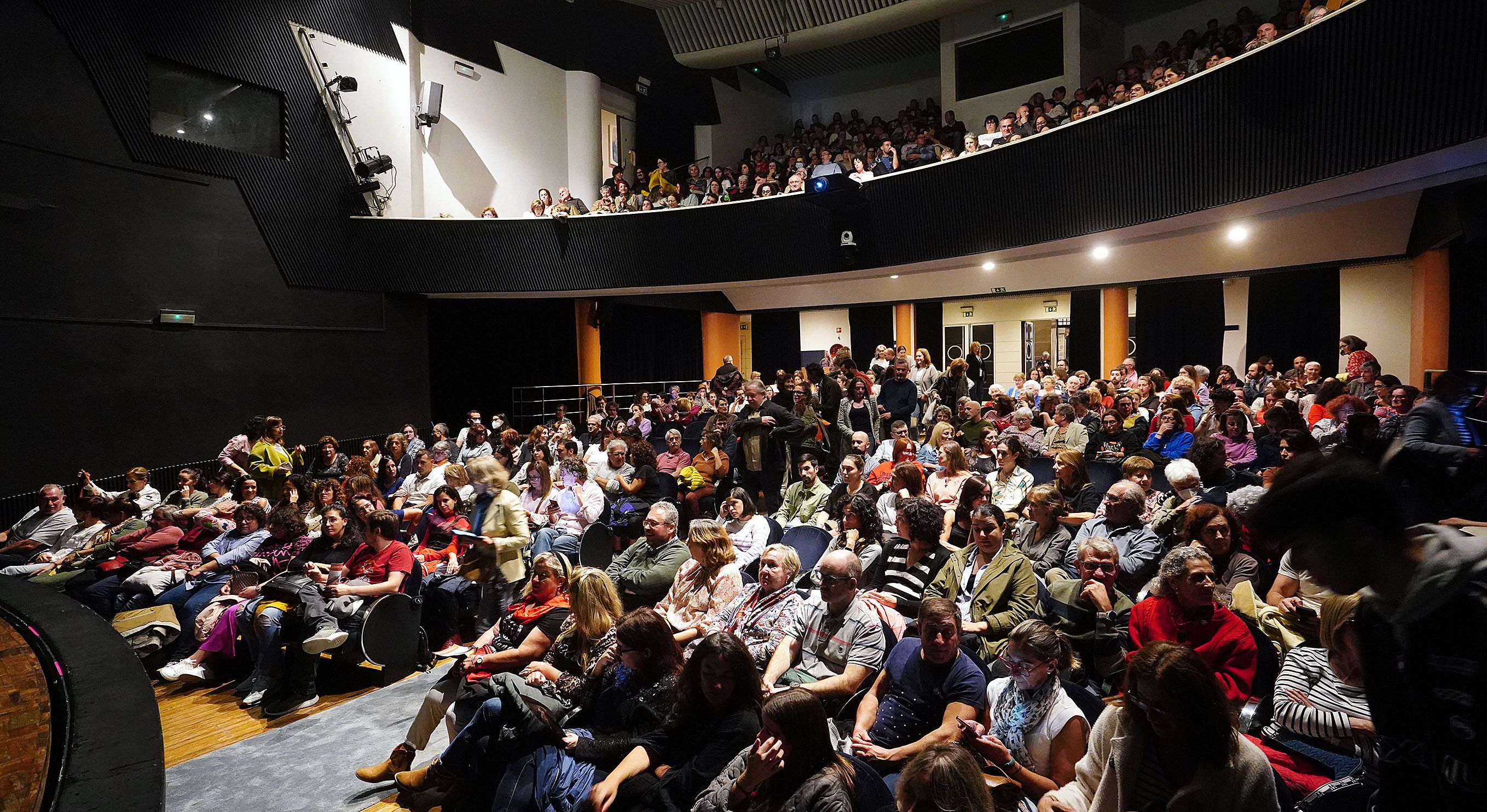 Representación de "O único que verdadeiramente quixen toda a vida é ser delgada", en Ponteatro