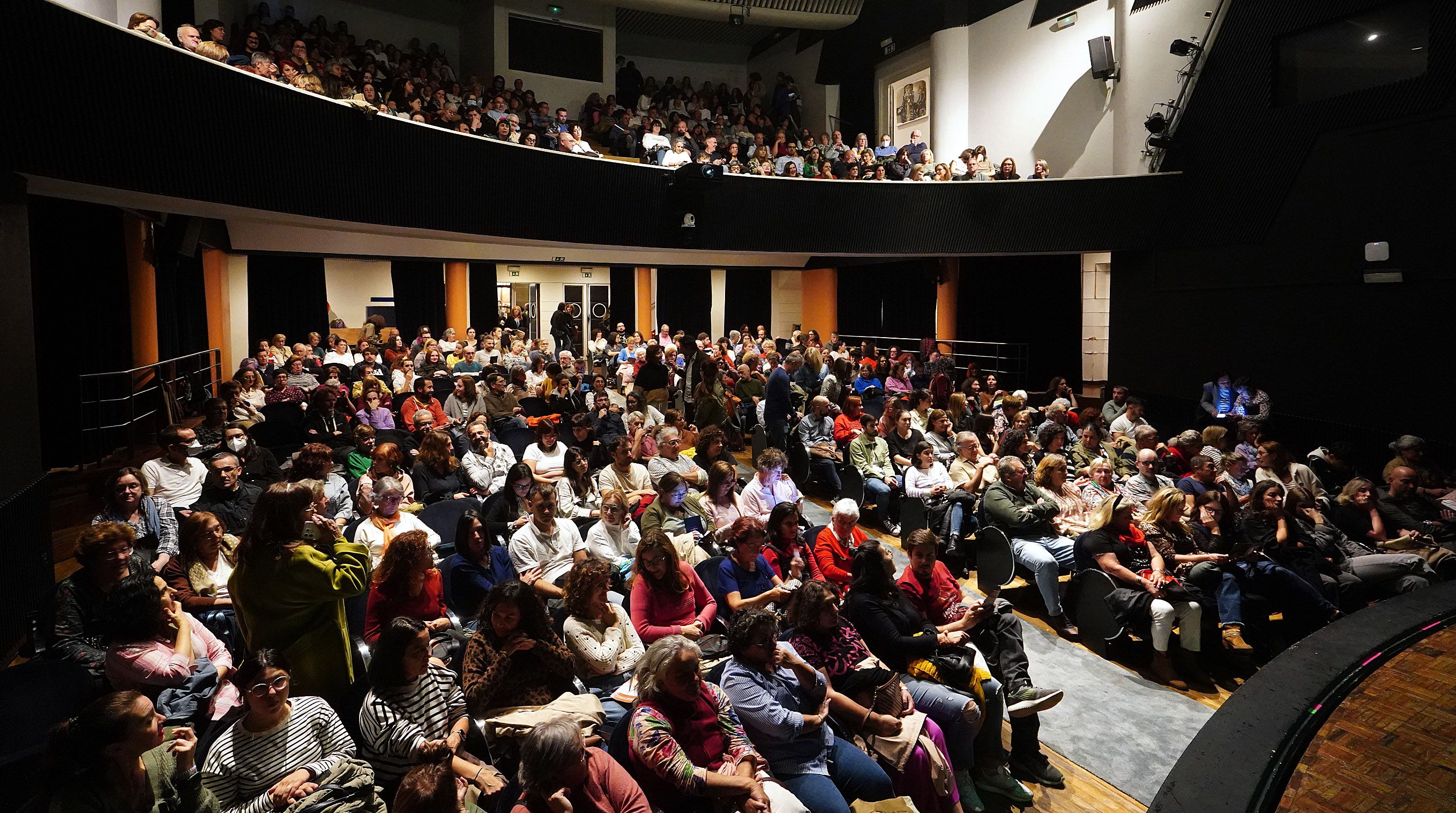 Representación de "O único que verdadeiramente quixen toda a vida é ser delgada", en Ponteatro