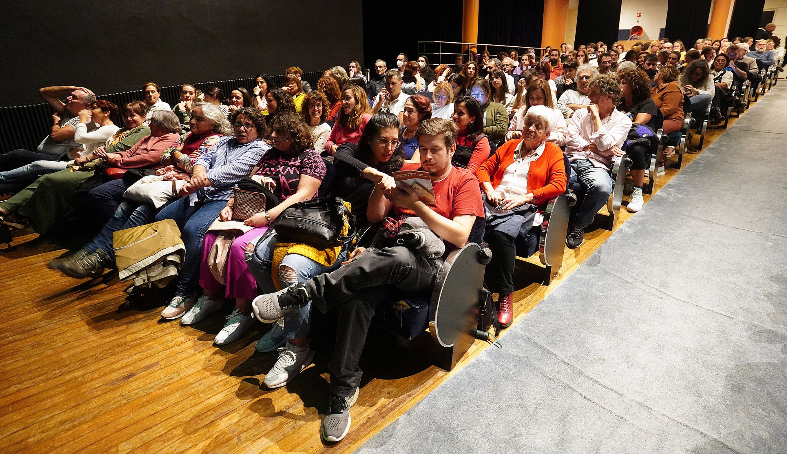 Representación de "O único que verdadeiramente quixen toda a vida é ser delgada", en Ponteatro