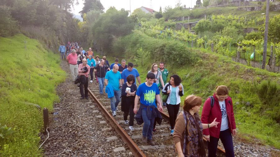 Marcha de los vecinos para reivindicar la vía verde