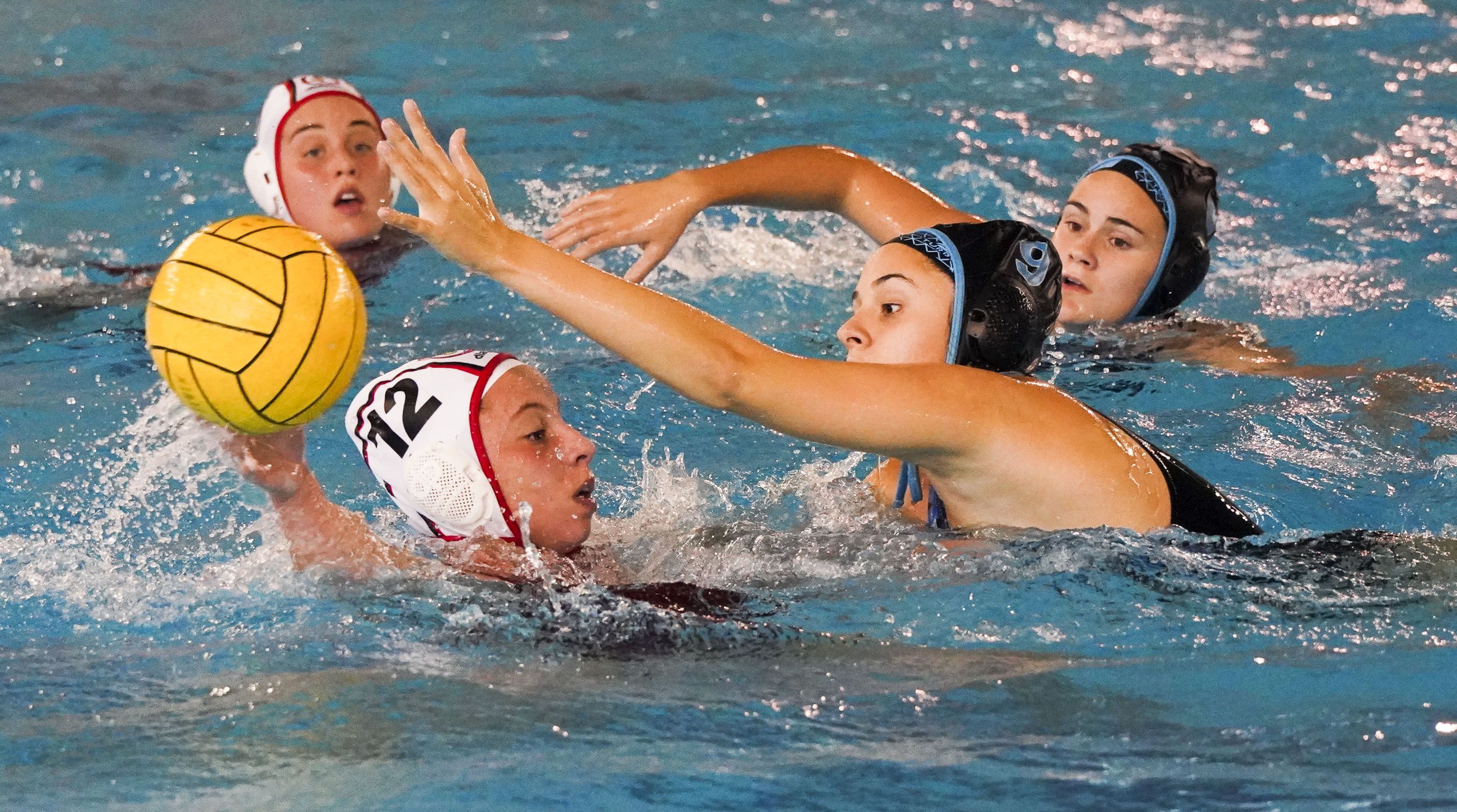 Partido entre el Waterpolo Pontevedra y el CN Molins de Rei en Rías do Sur