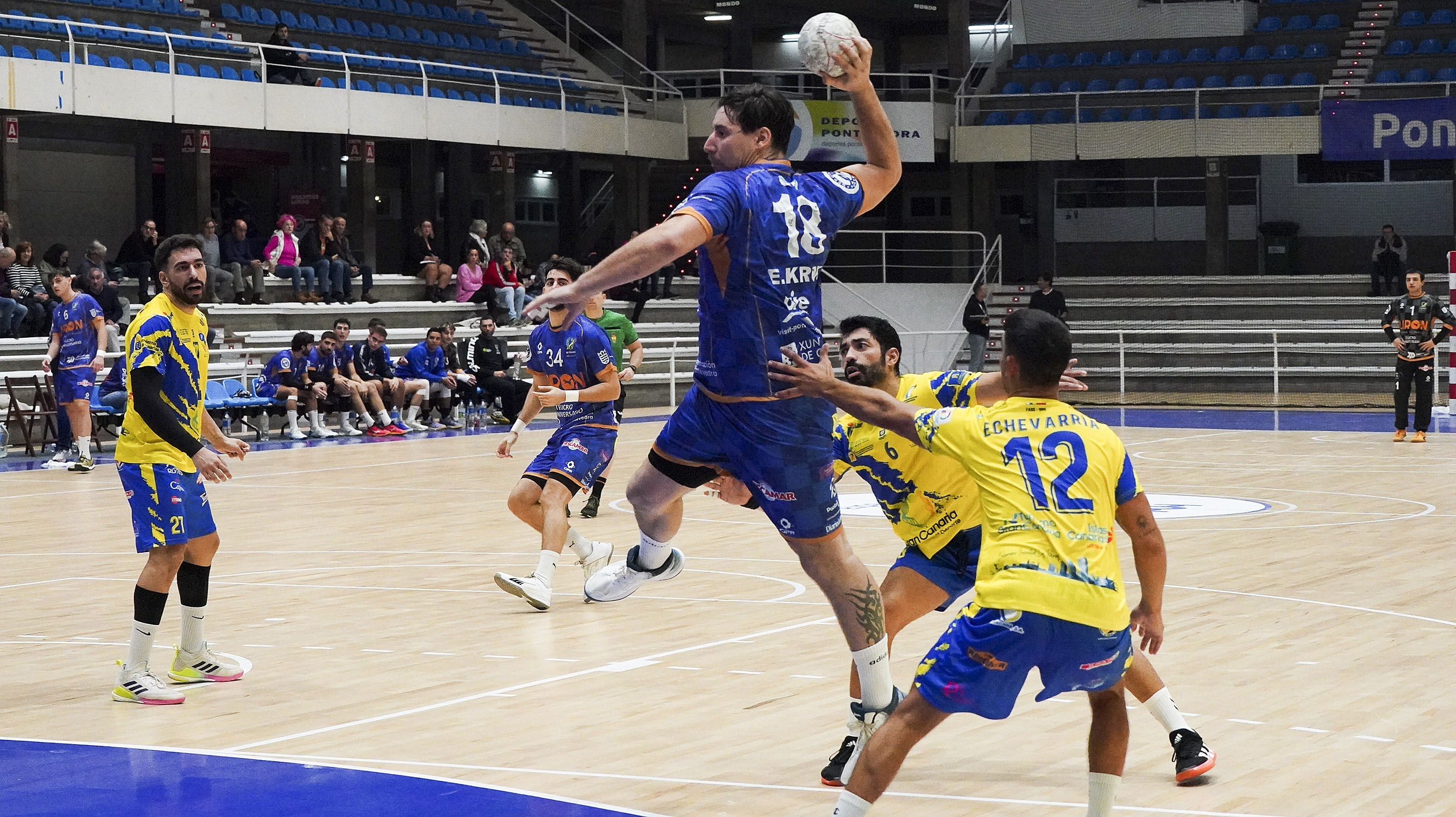 Partido entre Teucro e Juventud Las Palmas no Municipal