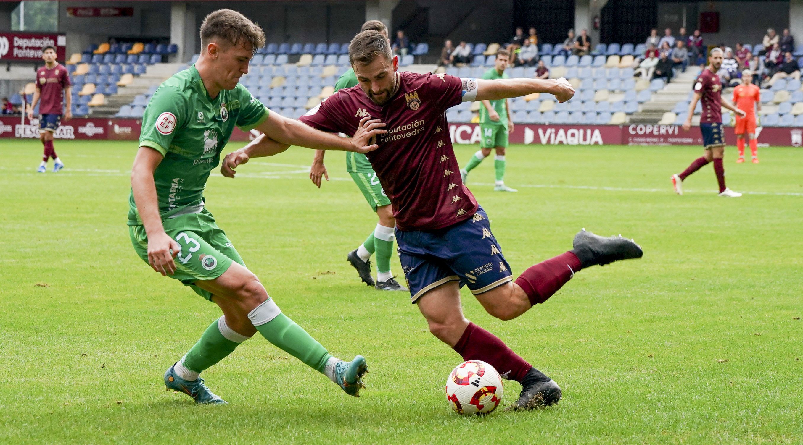 Partido entre Pontevedra CF y Rayo Cantabria en Pasarón