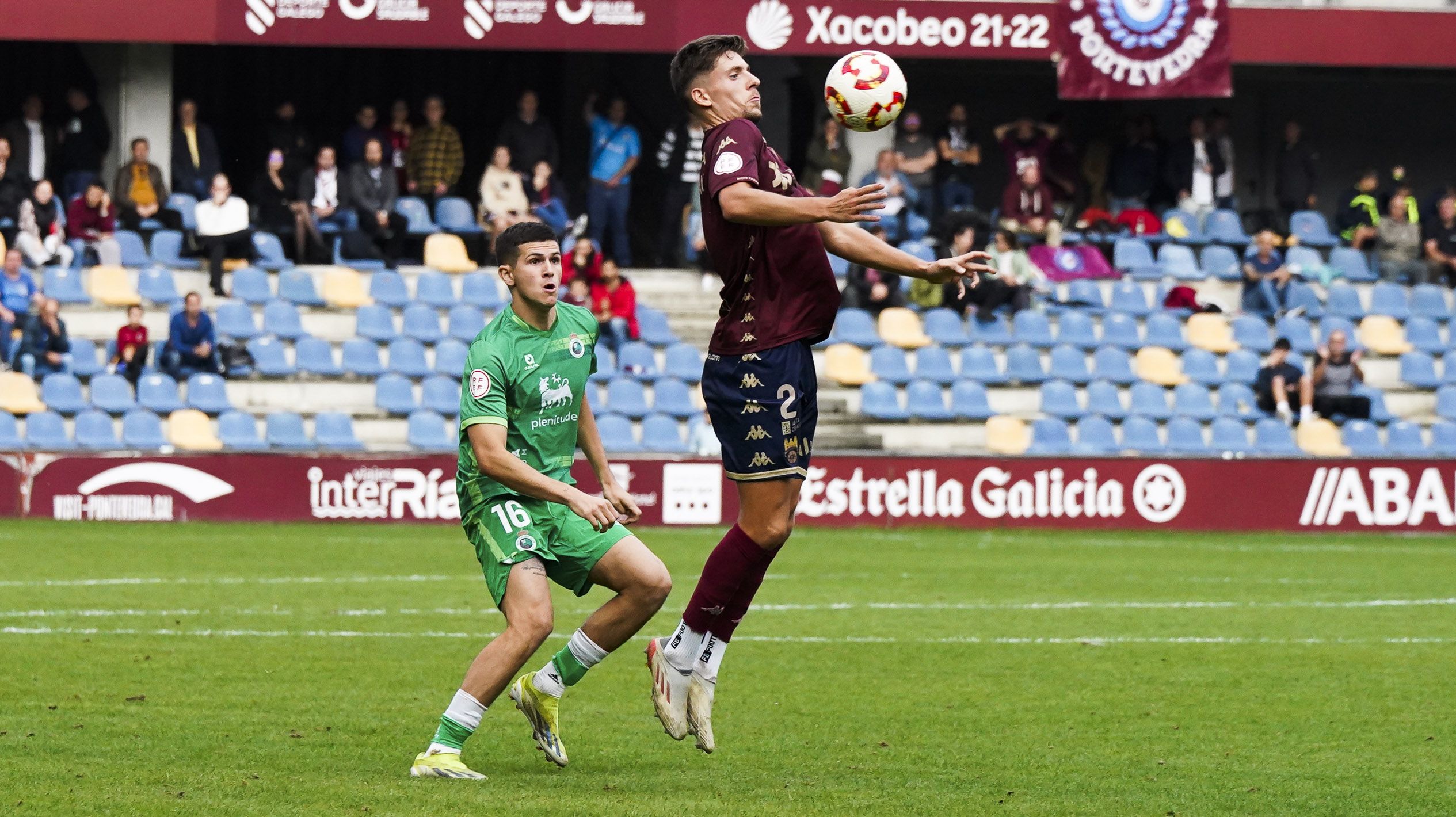 Partido entre Pontevedra y Rayo Cantabria en Pasarón