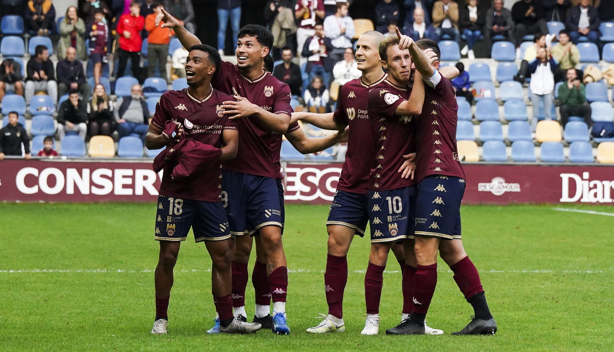 Partido entre Pontevedra CF y Rayo Cantabria en Pasarón