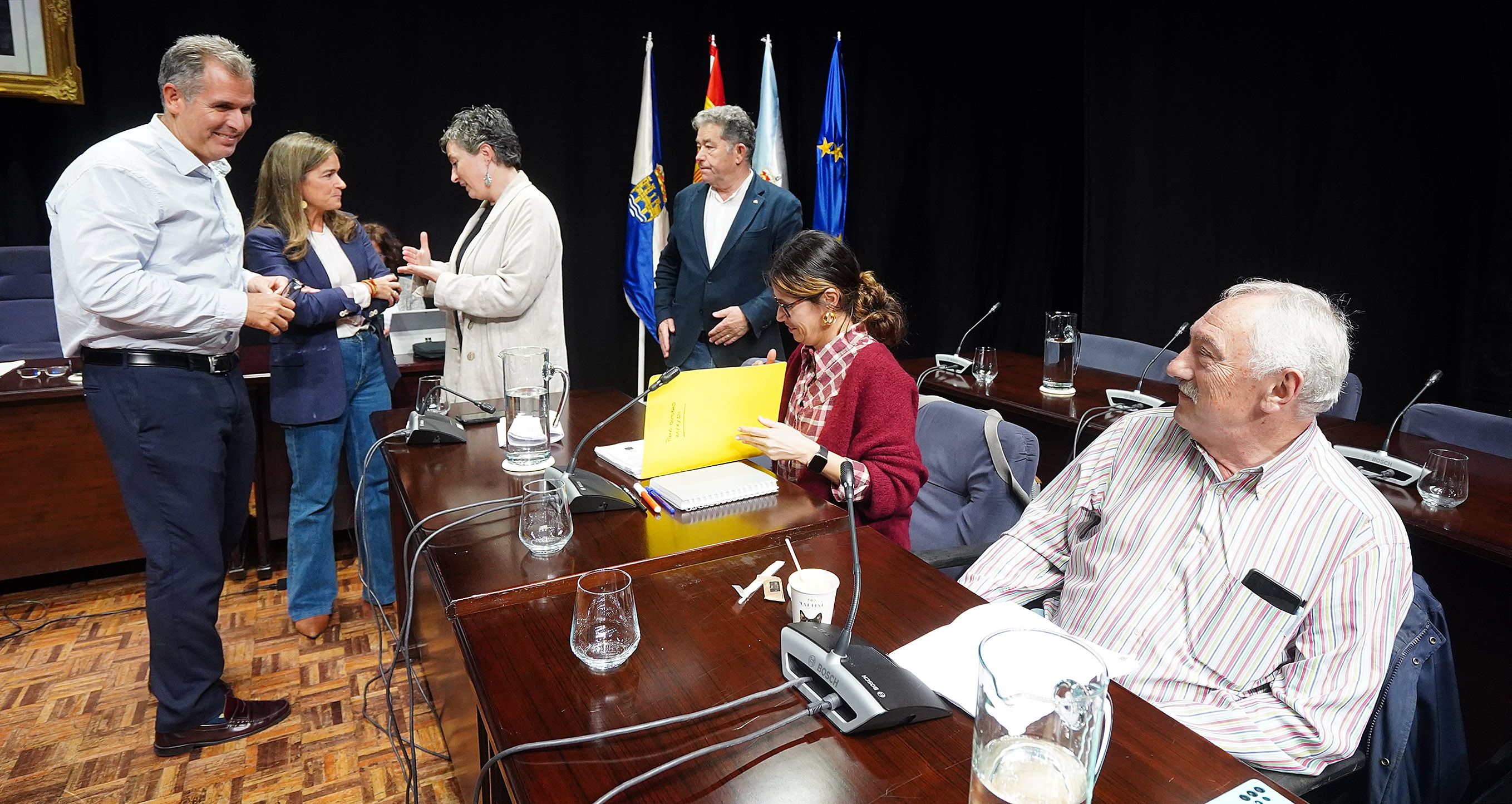 Último pleno de la corporación municipal de Pontevedra en el Teatro Principal 