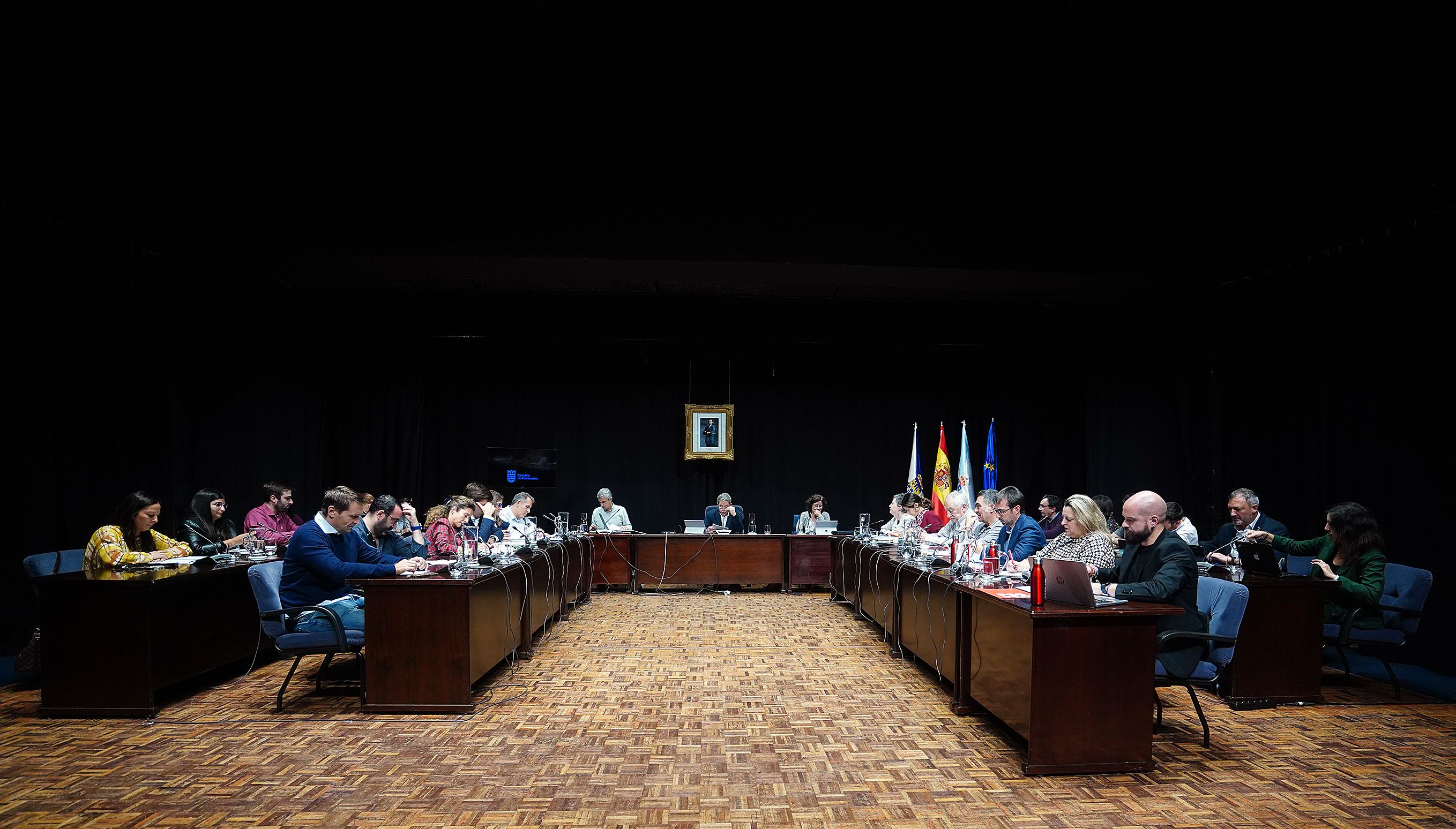 Último pleno de la corporación municipal de Pontevedra en el Teatro Principal 