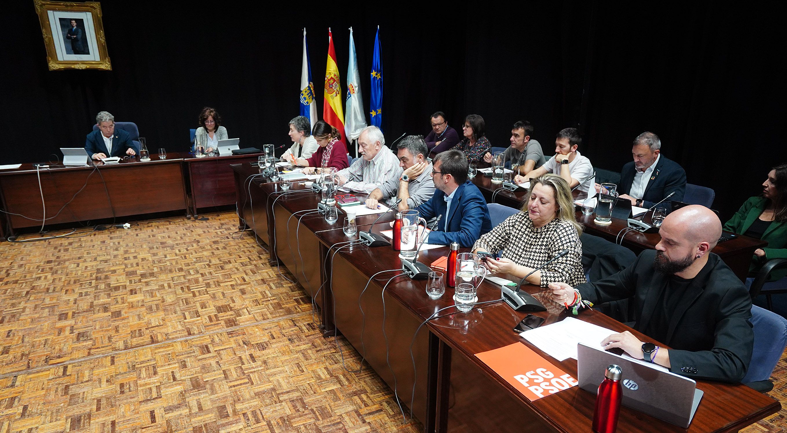 Último pleno de la corporación municipal de Pontevedra en el Teatro Principal 