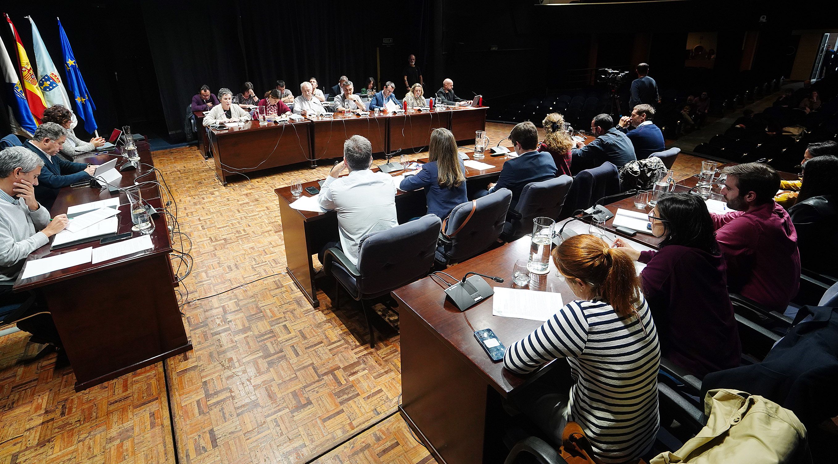 Último pleno de la corporación municipal de Pontevedra en el Teatro Principal 