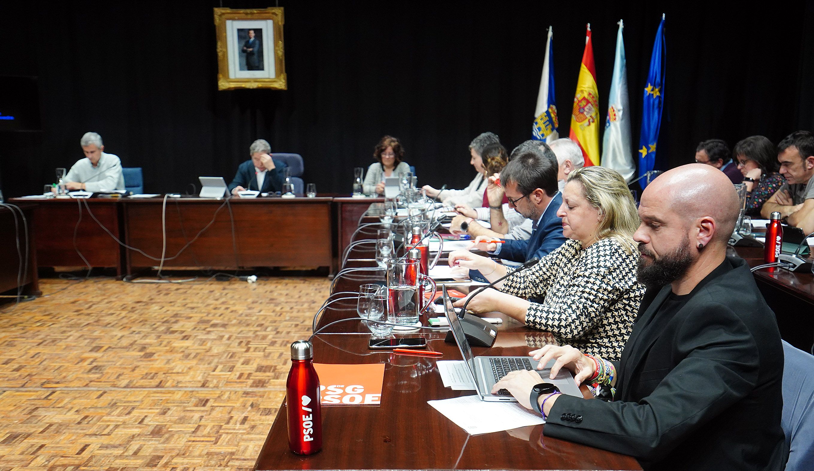 Último pleno de la corporación municipal de Pontevedra en el Teatro Principal 