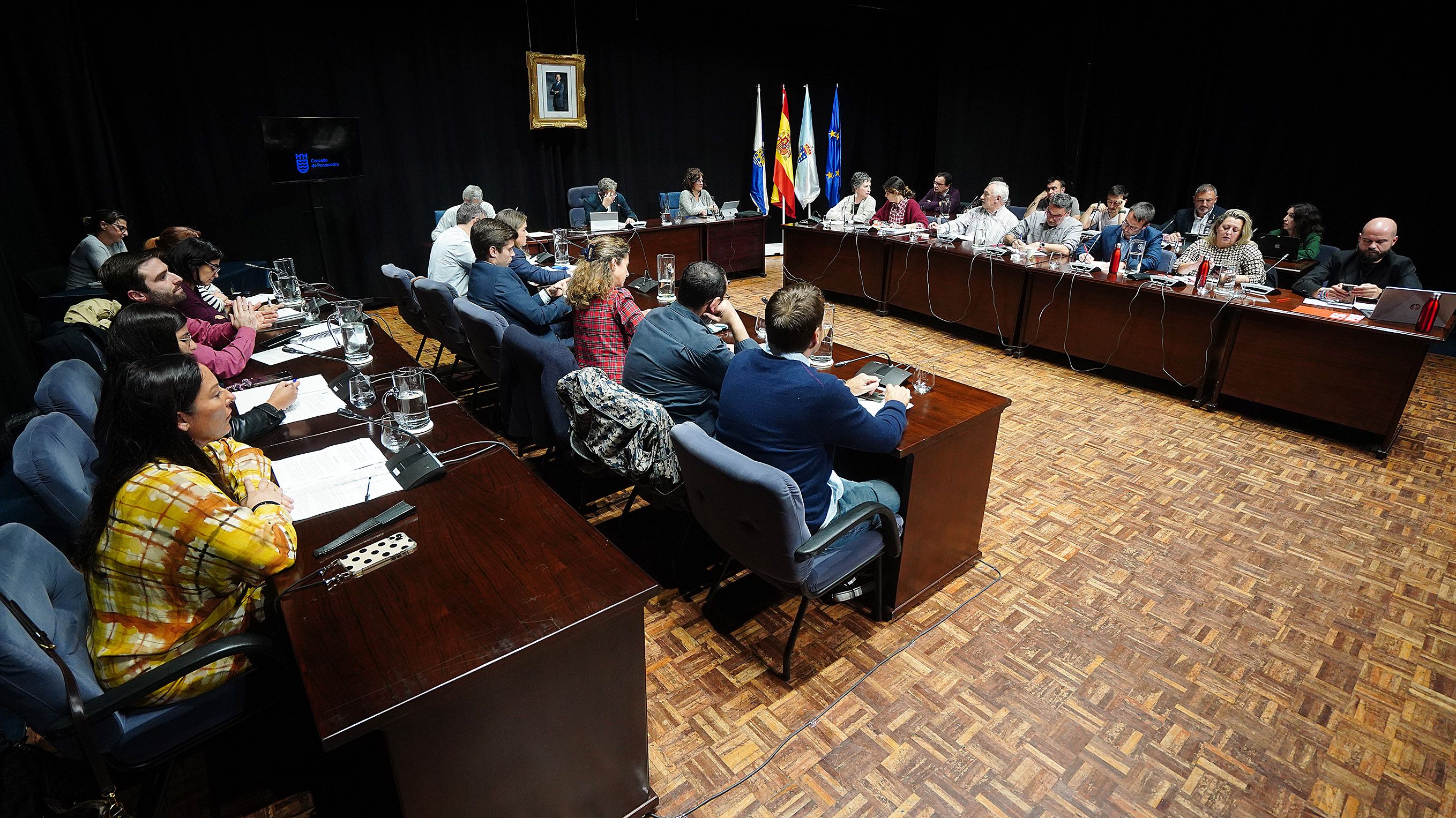 Último pleno de la corporación municipal de Pontevedra en el Teatro Principal 