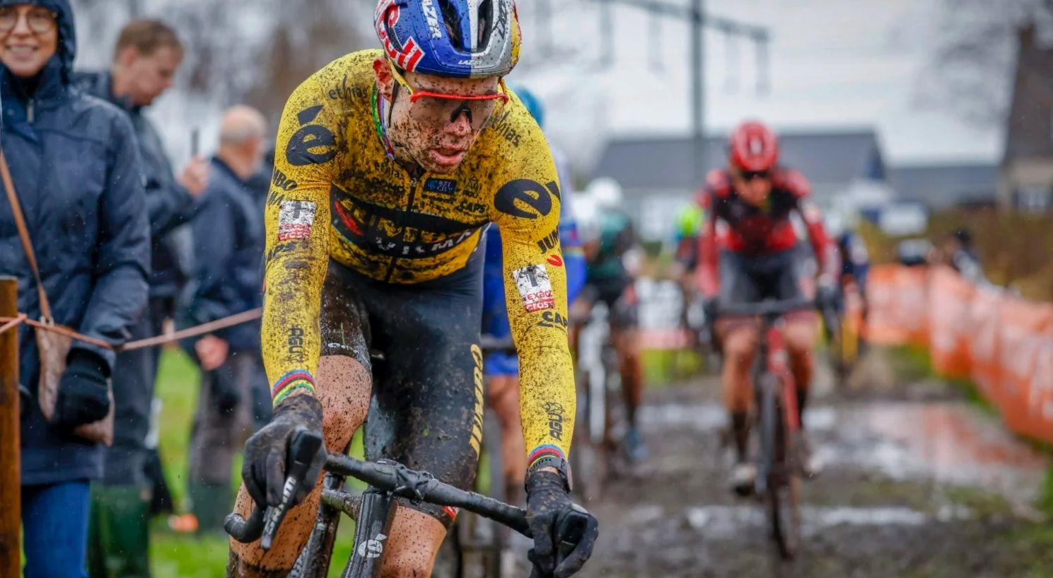 Wout van Aert, durante unha competición de ciclocrós