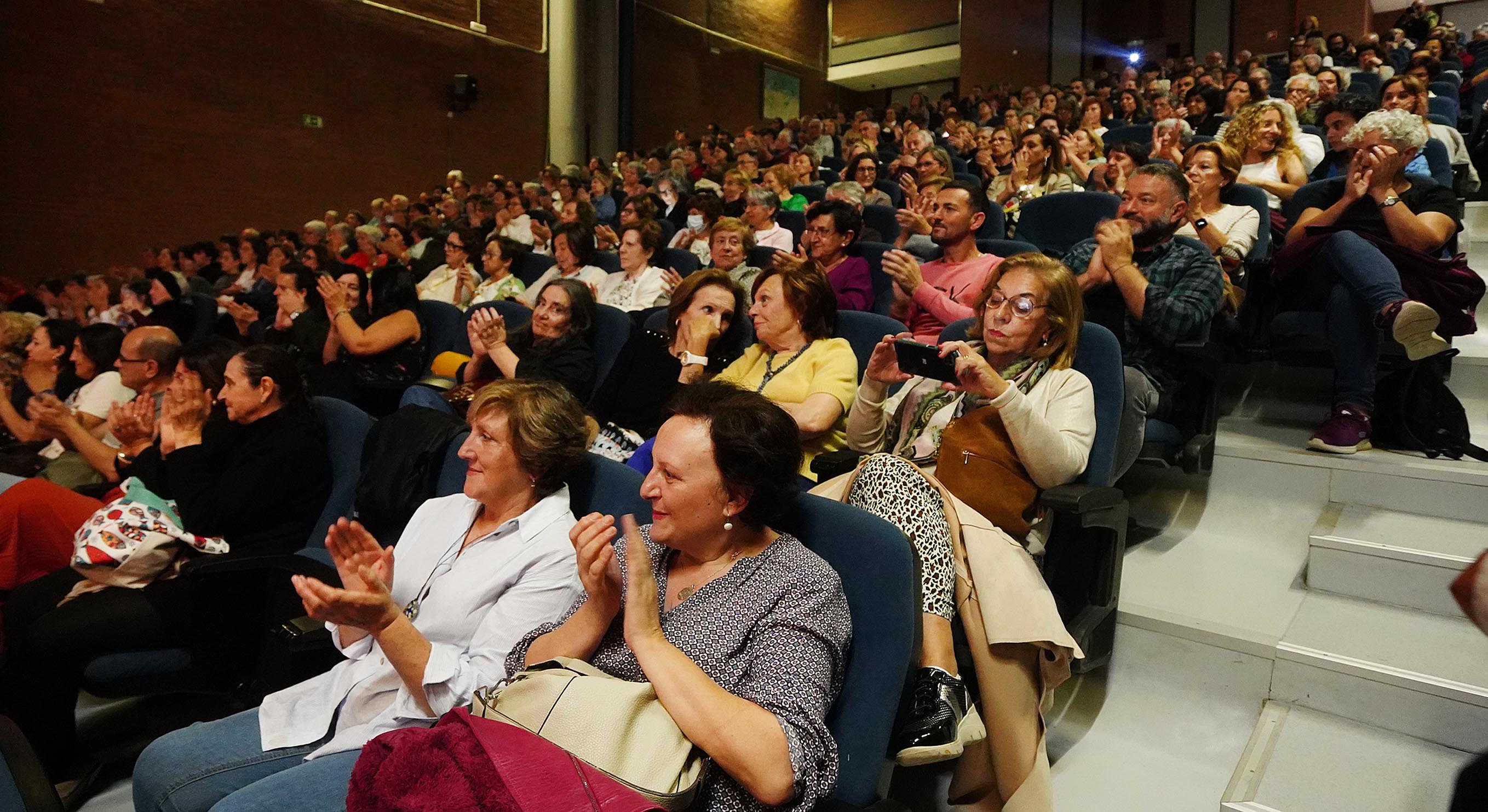 Víctor Iriarte presenta en Pontevedra la película "Sobre todo de noche"