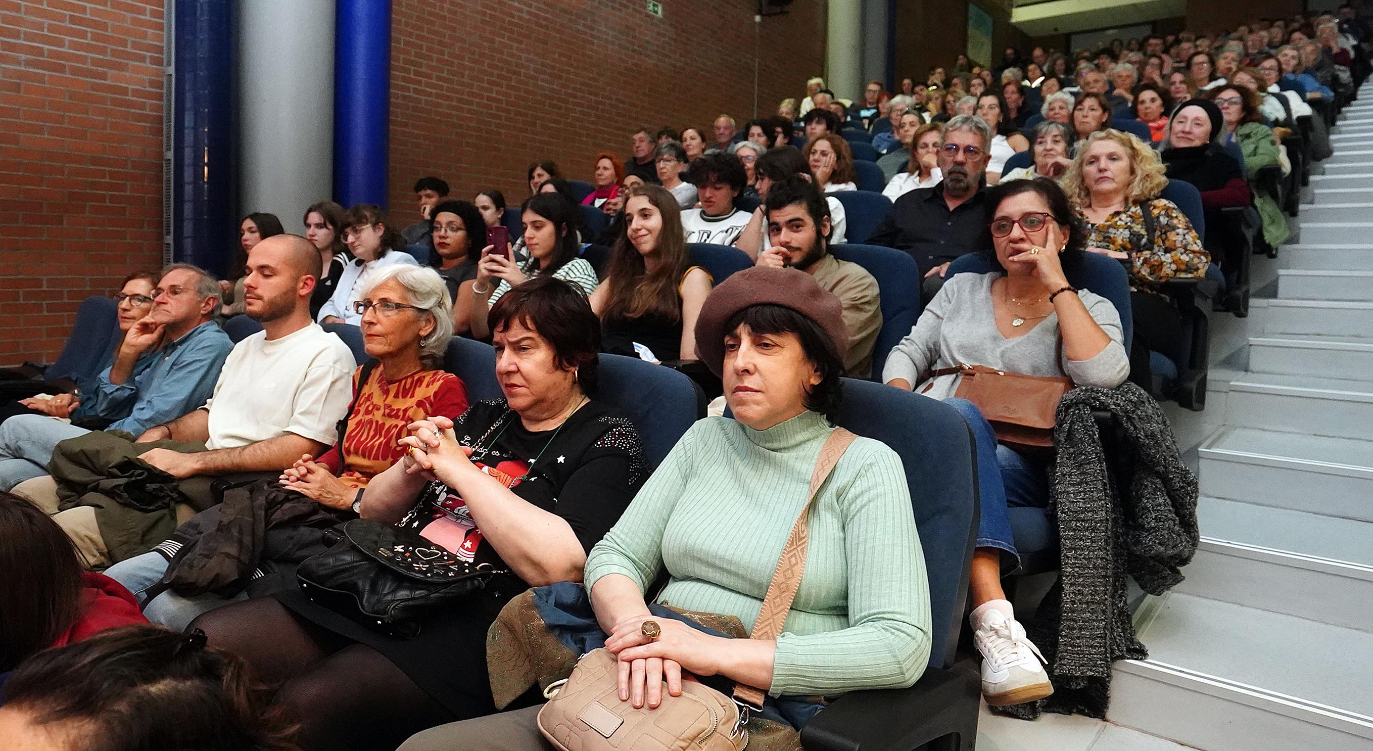 Víctor Iriarte presenta en Pontevedra la película "Sobre todo de noche"