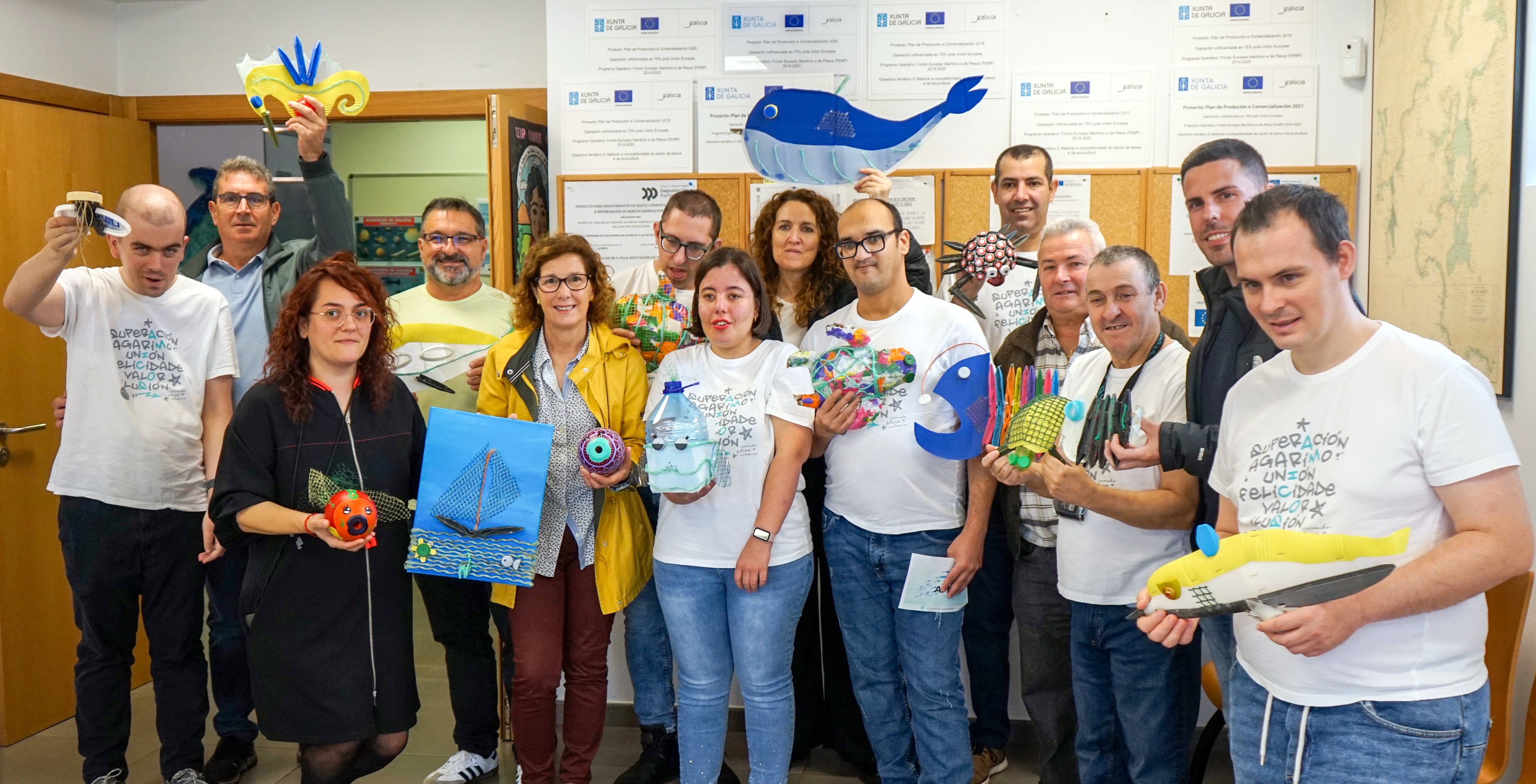 Exposición de Amicos Mares Limpos con material reciclado en A Illa de Arousa