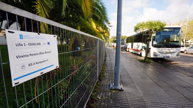 Parada de autobús escolar no IES A Xunqueira II