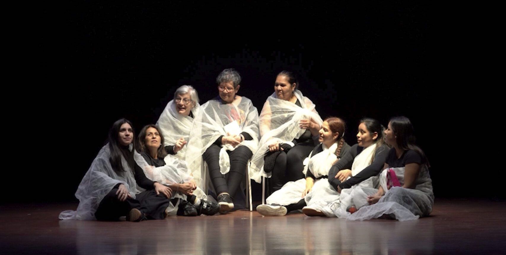 Escena do documental "Emoción, vida e teatro. A nave das Marías"