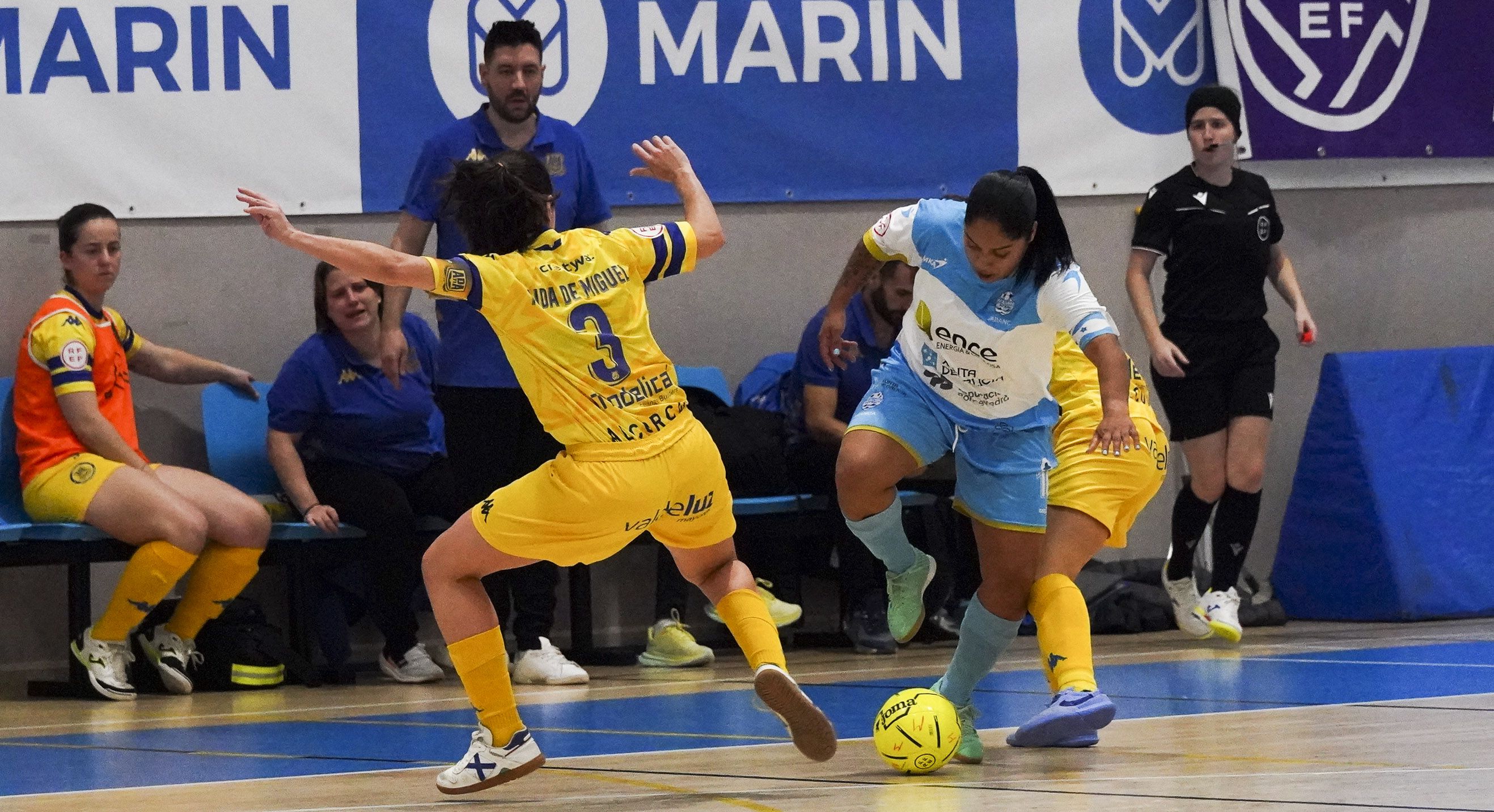 Partido entre Marín Futsal y Alcorcón en A Raña