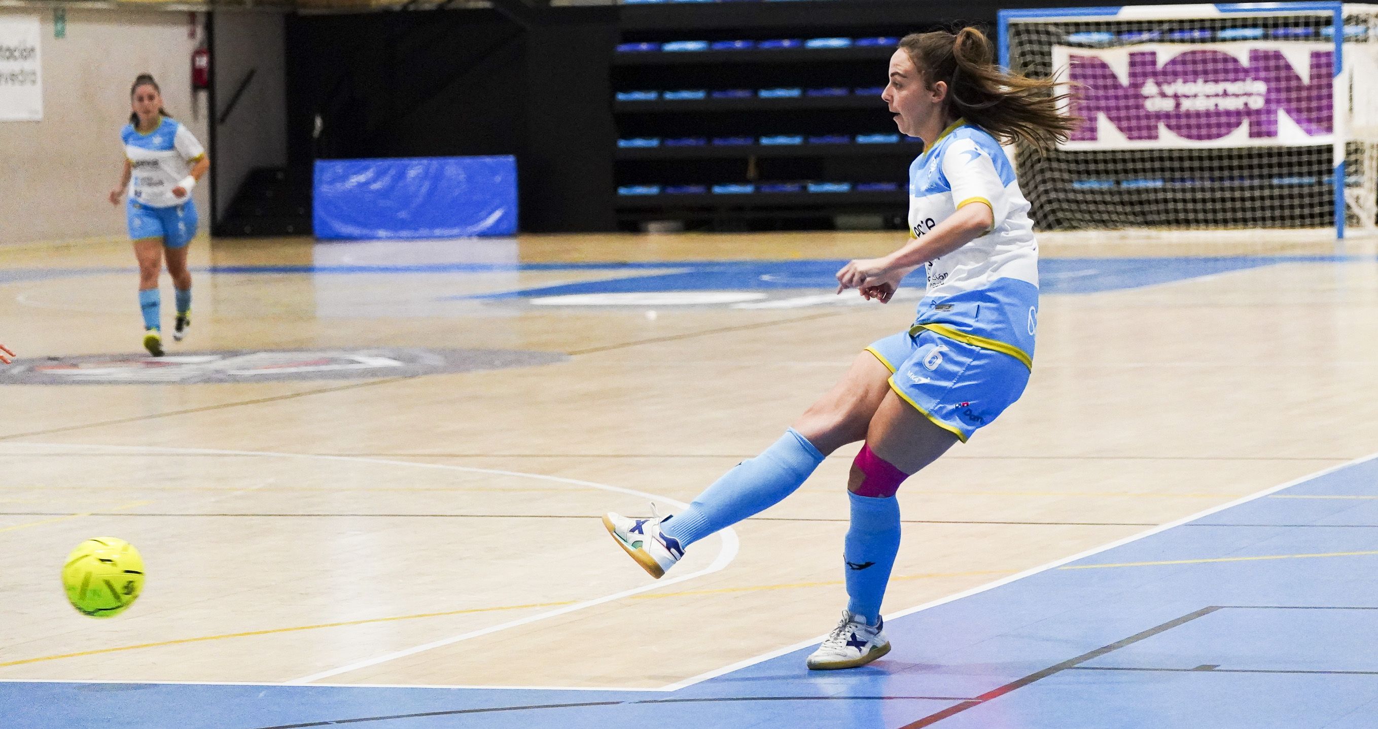 Partido entre Marín Futsal y Alcorcón en A Raña