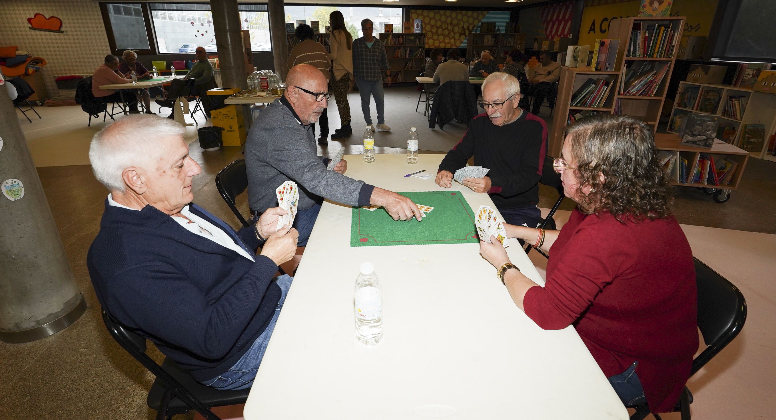 Participantes na primeira edición do campionato de cartas Cidade de Pontevedra