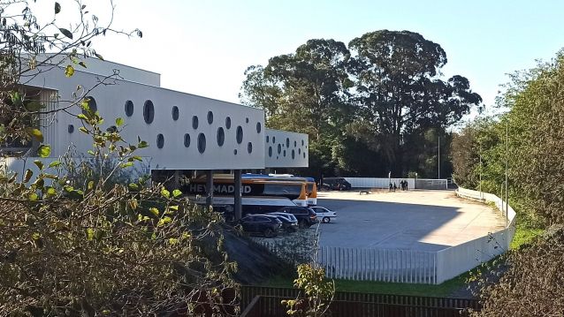 Estación de autobuses con presenza policial durante esta xornada de folga