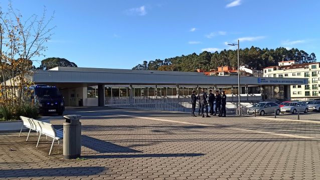 Policía Nacional na estación de autobuses