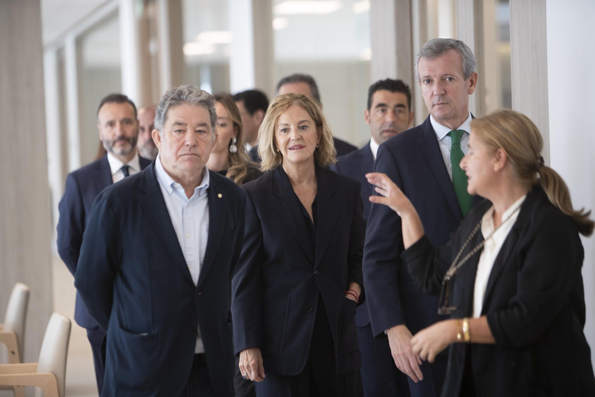 Visita das autoridades á Residencia de maiores da Eiriña