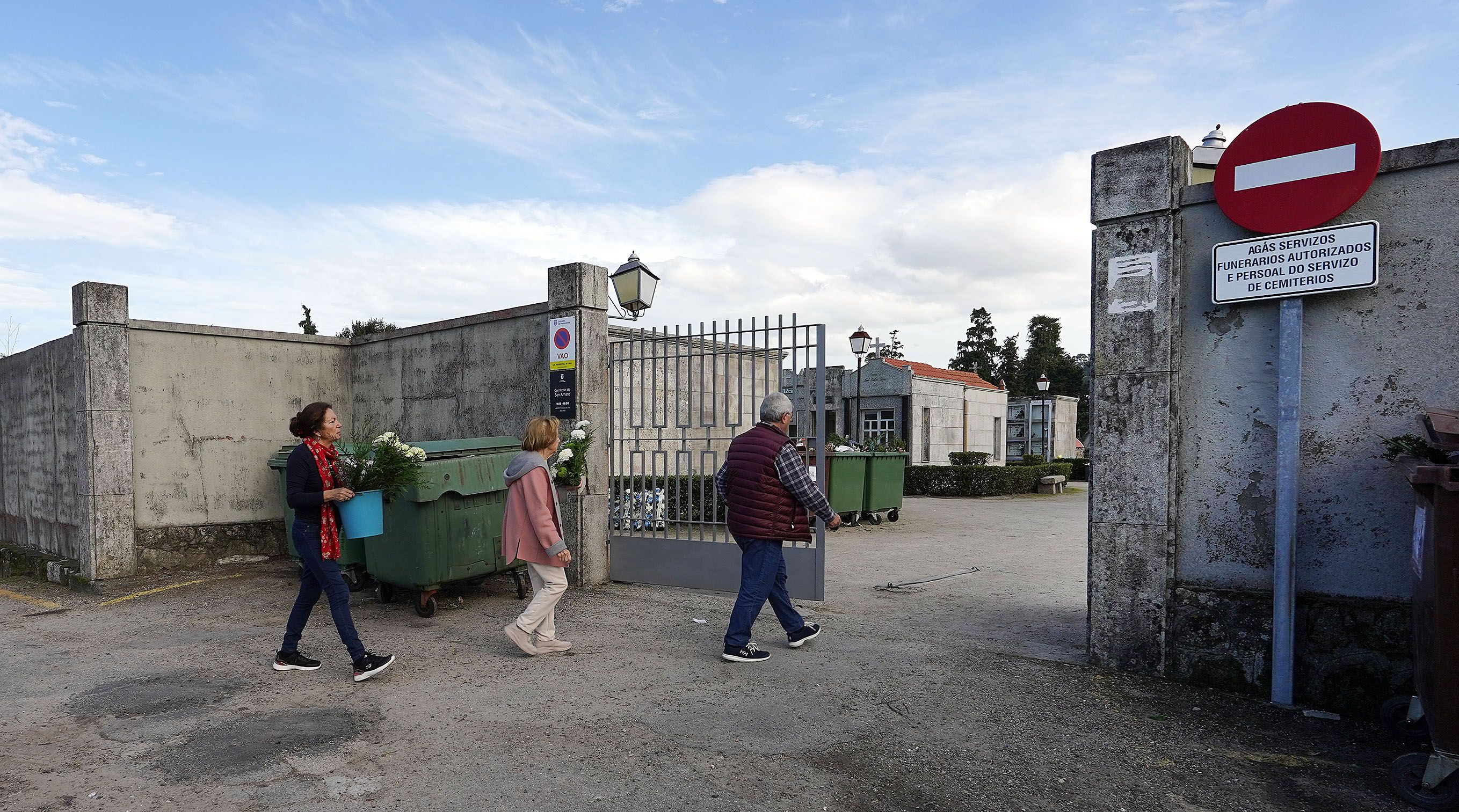 Acceso ao cemiterio de San Amaro pola Rúa Campo Santo